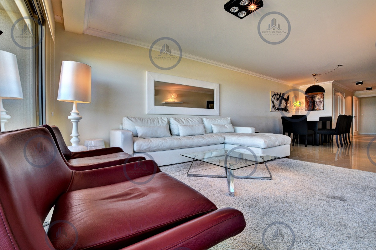 Apartamento ID.238 - Apartamento de 3 Dormitorios en Imperiale, Frente al Mar  - Oportunidad en Venta