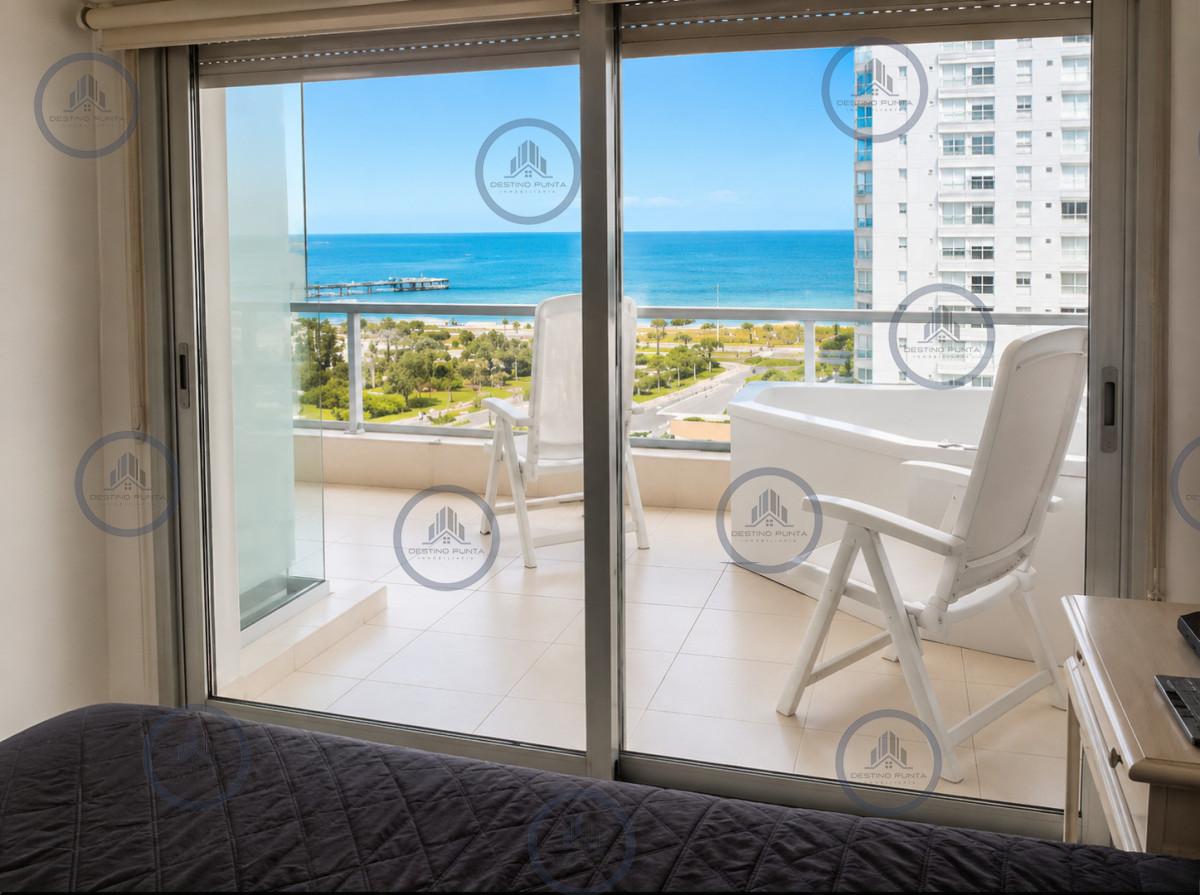 Apartamento ID.58 - Apartamento de 2 Dormitorios a metros del mar y torre moderna, playa Mansa, Punta del Este