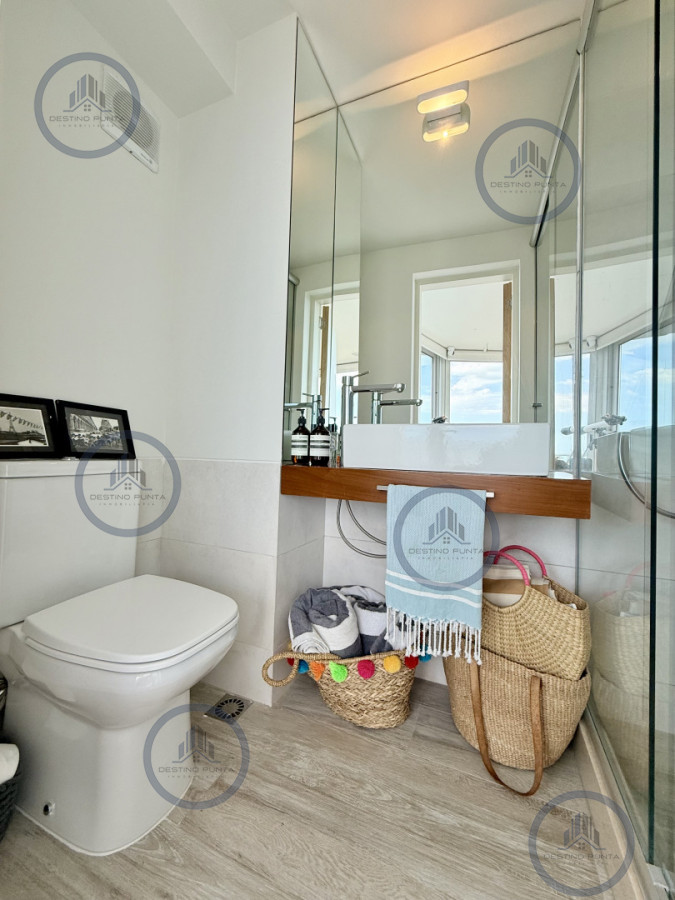 Apartamento ID.2036 - Apartamento Penthouse finamente decorado de 3 dormitorios con parrillero propio en venta, Roosevelt Brava, Punta del Este