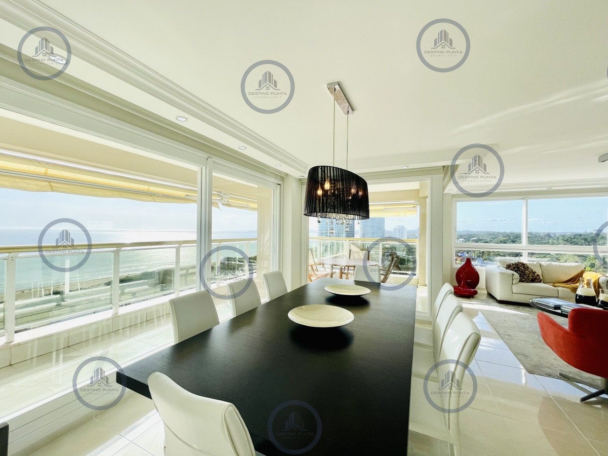 Apartamento ID.1059 - Venta de Excelente apartamento en alquiler temporario de tres dormitorios más dependencia de servicio, Playa Mansa, Punta del Este