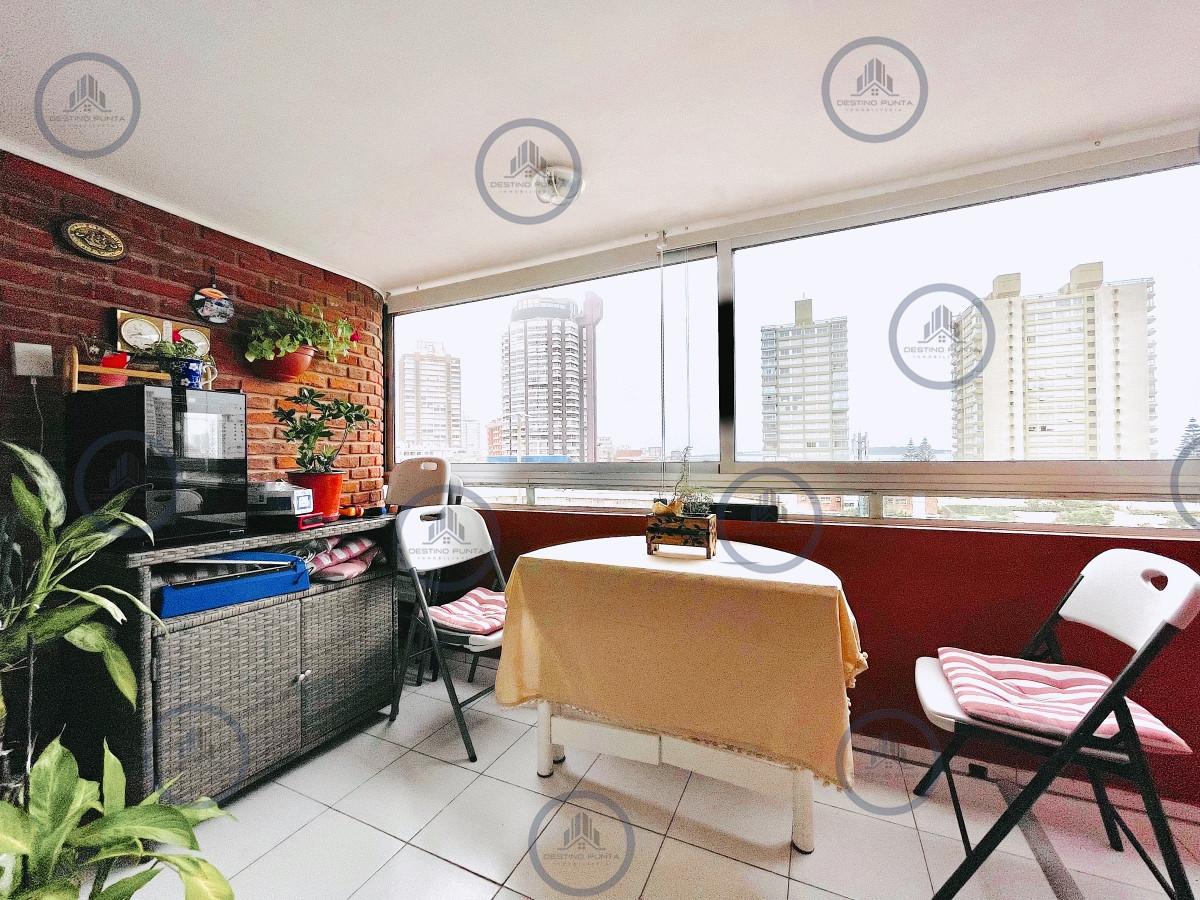 Apartamento ID.2075 - Excelente Apartamento de 2 Dormitorios Frente a Los Dedos, Playa Brava Punta del Este