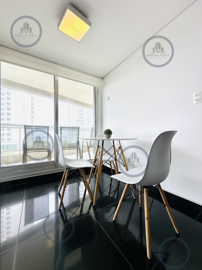 Apartamento ID.2295 - Oportunidad de venta apartamento de 3 dormitorios mas dependencia Playa Brava, Punta del Este