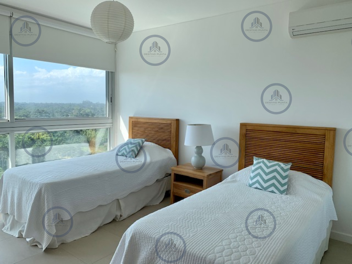 Apartamento ID.51 - Alquiler temporario de apartamento de dos dormitorios más dependencia de servicio sobre Playa Brava, Punta del Este