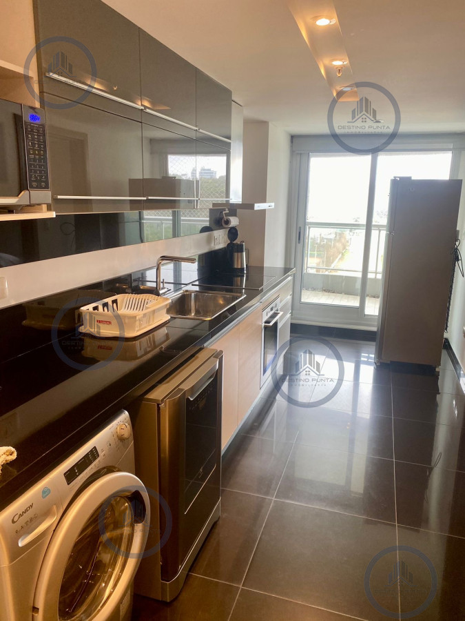 Apartamento ID.2159 - Oportunidad Moderno Apartamento de 2 Dormitorios y Dependencia a Pasos de Playa Brava