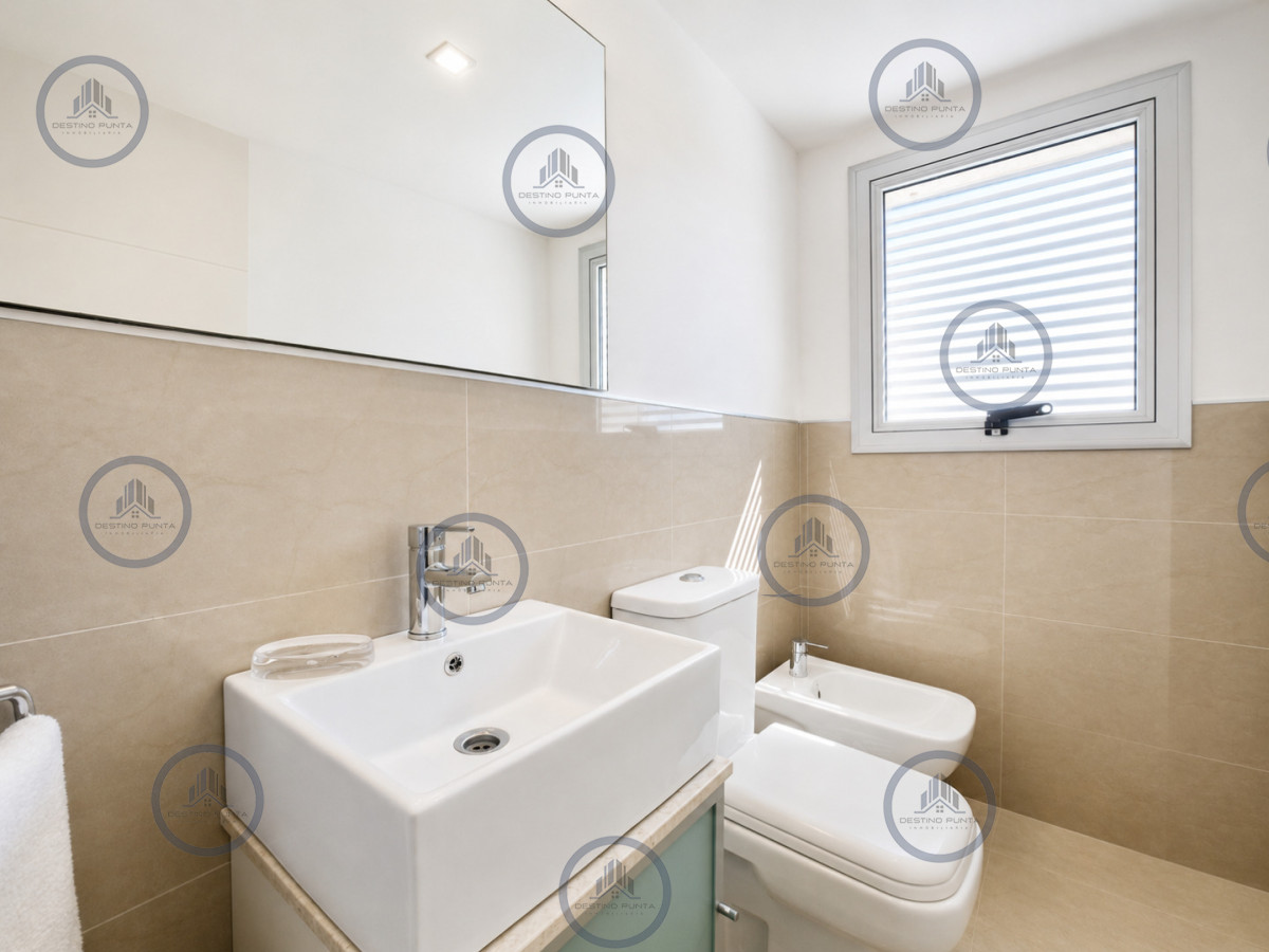 Apartamento ID.2985 - Penthouse de 3 Dormitorios con Barbacoa en Primera Línea del Mar, Playa Brava Punta del Este
