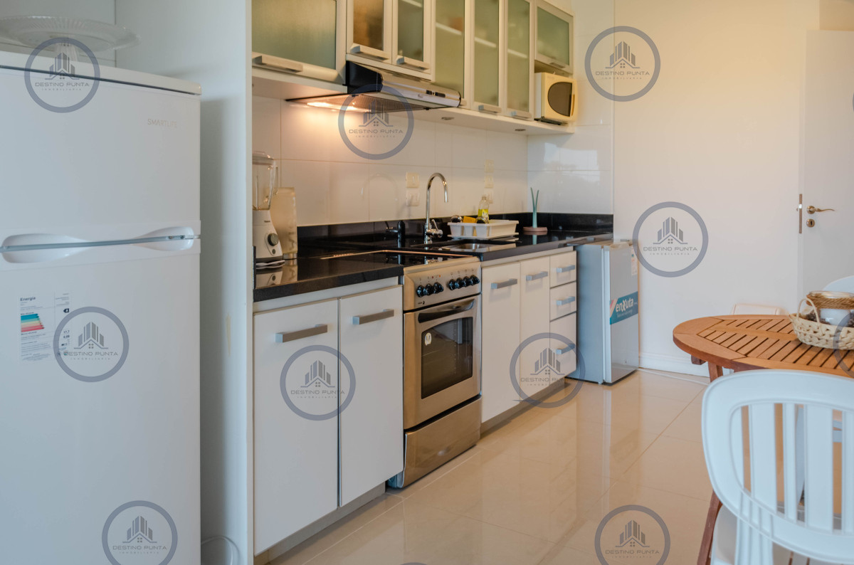 Apartamento ID.236 - Penthouse en venta de 3 dormitorios con parrillero de uso exclusivo, Playa Mansa, Pinares