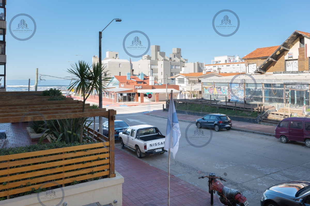 Apartamento ID.2593 - Apartamento de 2 Dormitorios frente al Mar, en Venta, Península de Punta del Este