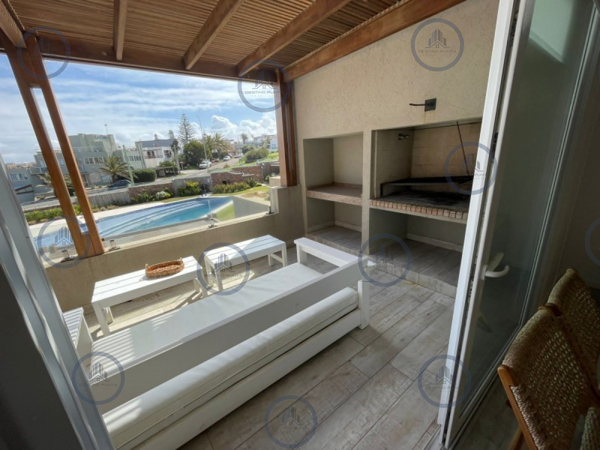 Alquiler temporario de apartamento de tres dormitorios con parrillero de uso exclusivo en La Posta del Cangrejo, La Barra — fotografía 3