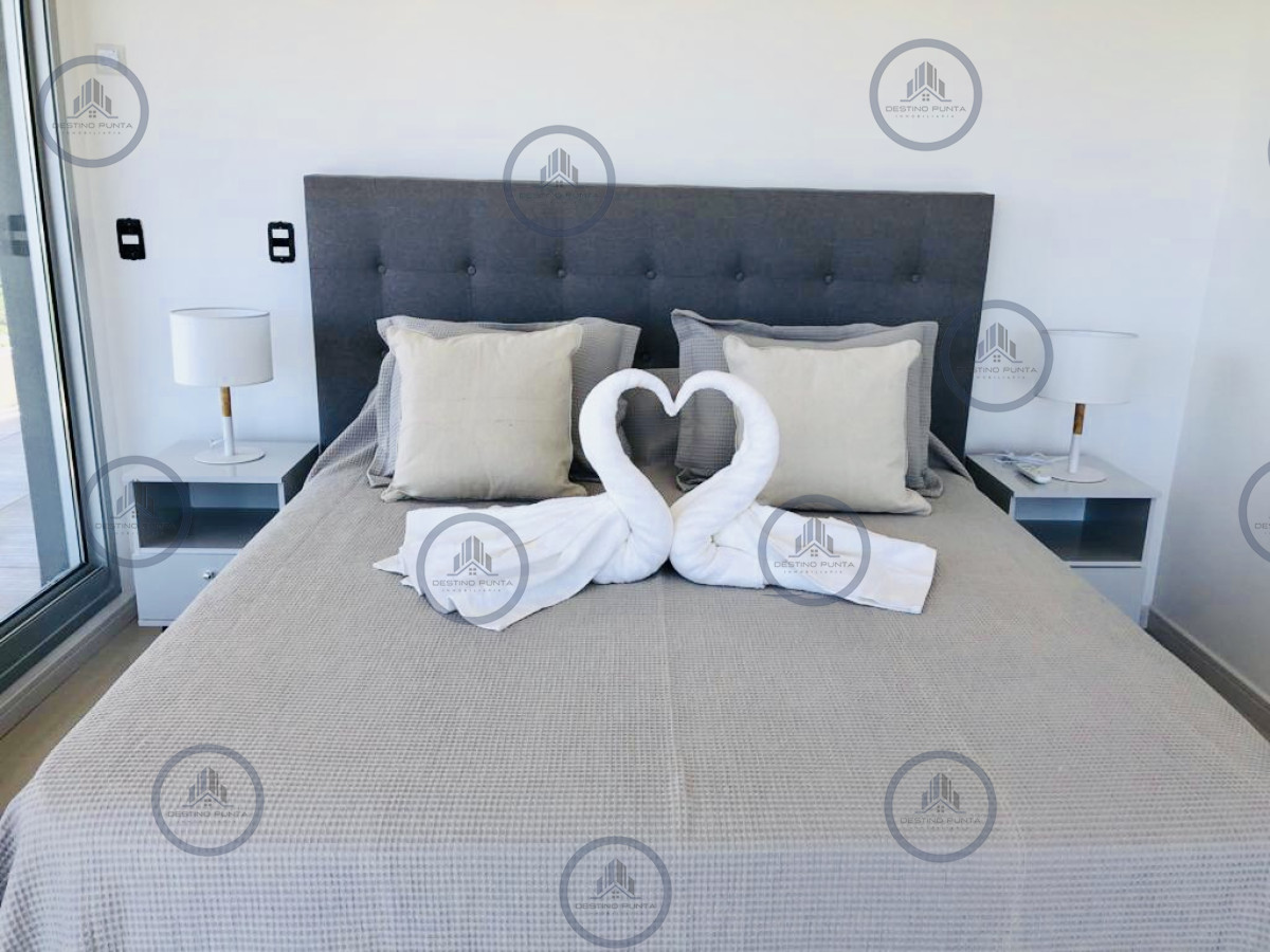 Apartamento ID.167 - Venta y alquiler temporario de apartamento piso alto en torre con servicios. Dos dormitorios más dependencia 