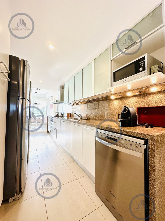 Apartamento ID.272 - Oportunidad en Venta Maravilloso departamento esquinero en Torre Le Parc, Playa Brava, Punta del Este