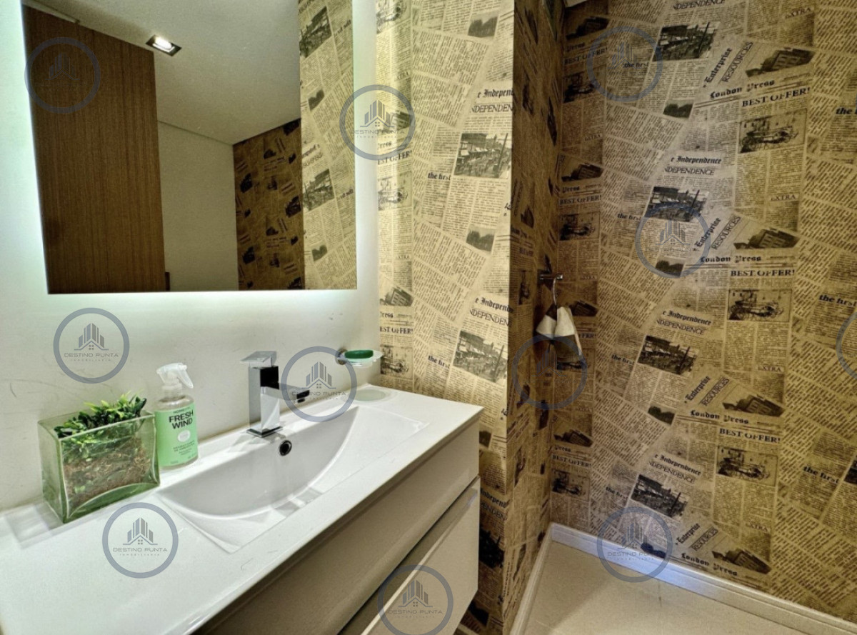 Apartamento ID.174 - Venta de apartamento de 2 dormitorios más dependencia y parrillero en Playa Mansa