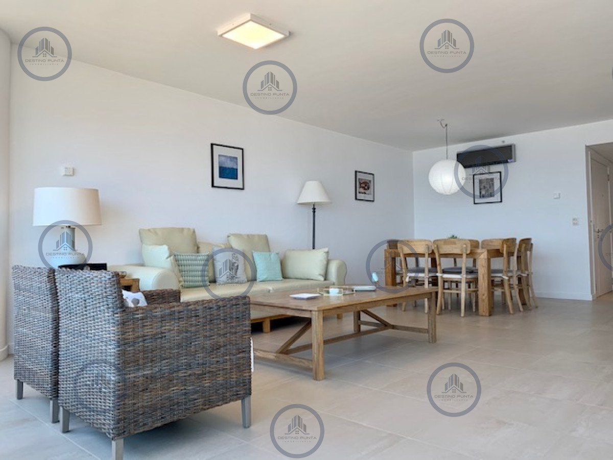 Apartamento ID.51 - Alquiler temporario de apartamento de dos dormitorios más dependencia de servicio sobre Playa Brava, Punta del Este