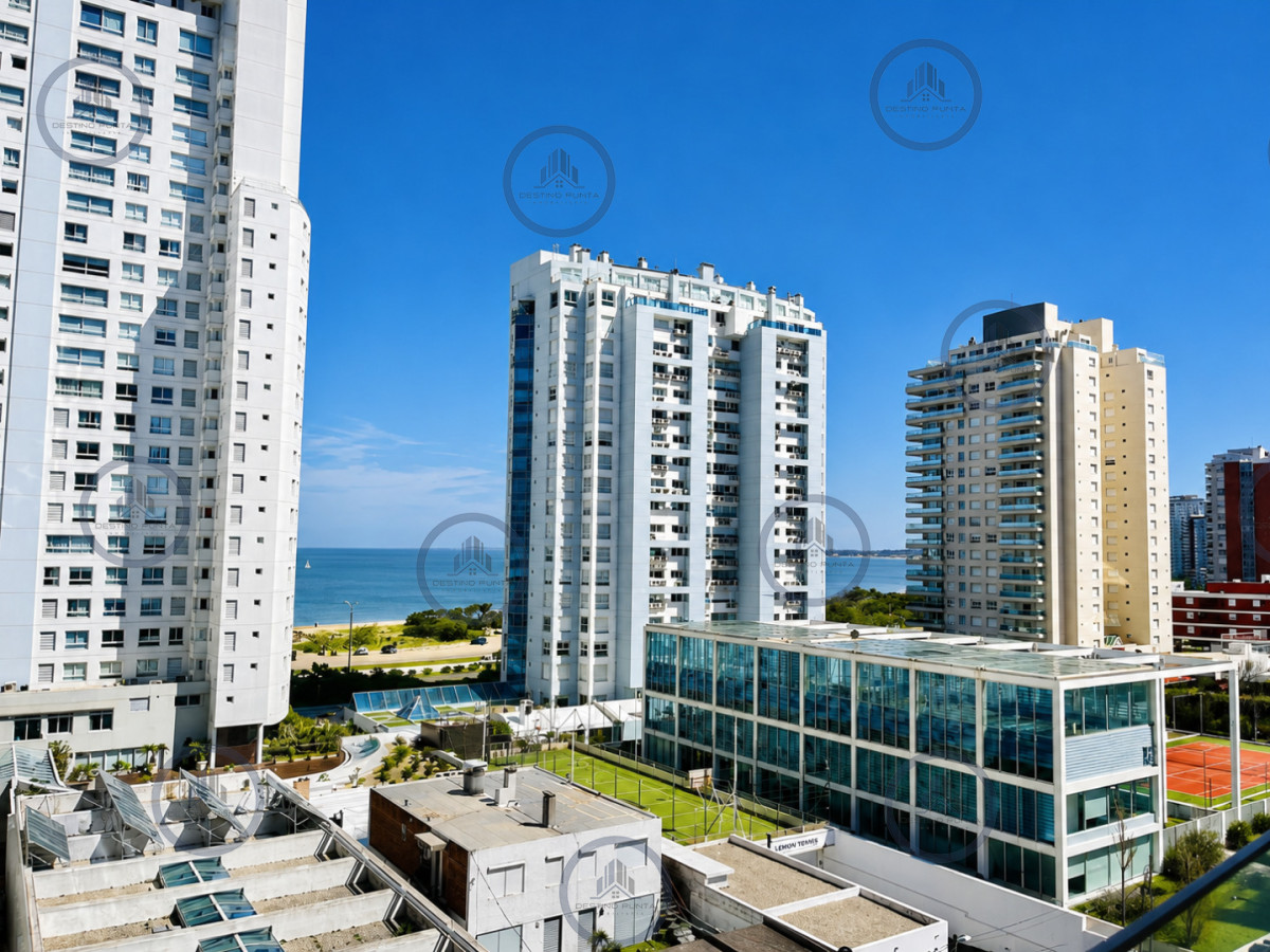Apartamento ID.58 - Apartamento de 2 Dormitorios a metros del mar y torre moderna, playa Mansa, Punta del Este