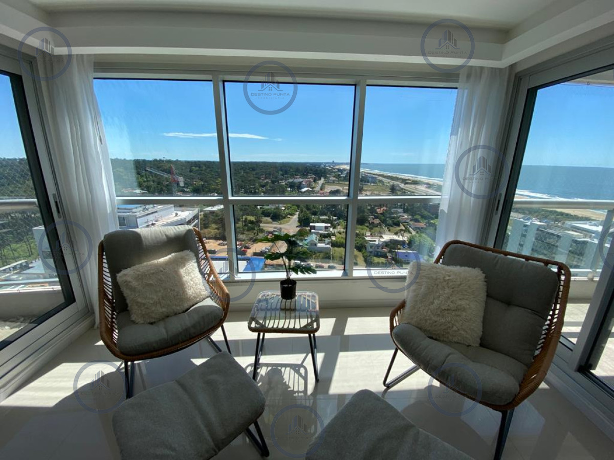 Apartamento ID.173 - Apartamento piso alto de 2 dormitorios en suite más dependencia de servicio y parrillero, Playa Brava