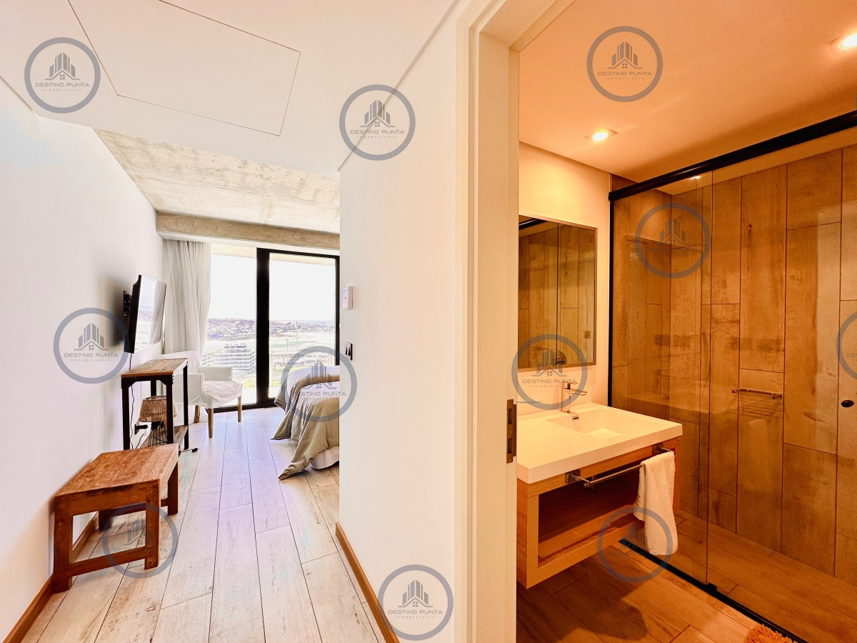 Apartamento ID.677 - Venta y alquiler de apartamento de tres dormitorios con tres suites moderno a estrenar, playa Brava