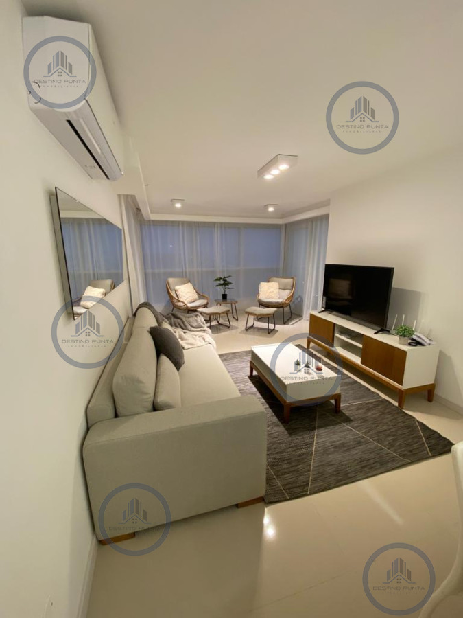 Apartamento ID.173 - Apartamento piso alto de 2 dormitorios en suite más dependencia de servicio y parrillero, Playa Brava