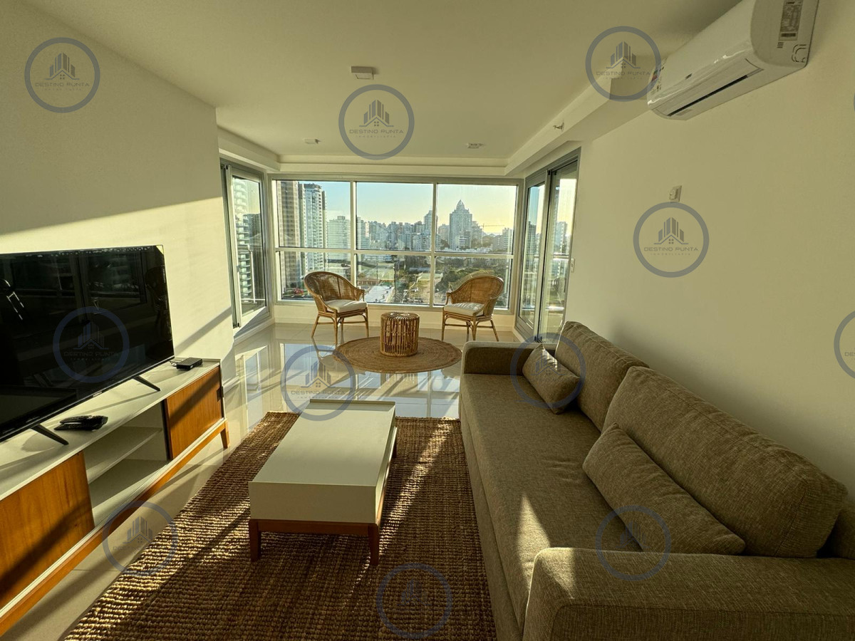 Apartamento ID.2506 - Apartamento de 2 Dormitorios + Dependencia y parrillero propio en Playa Brava