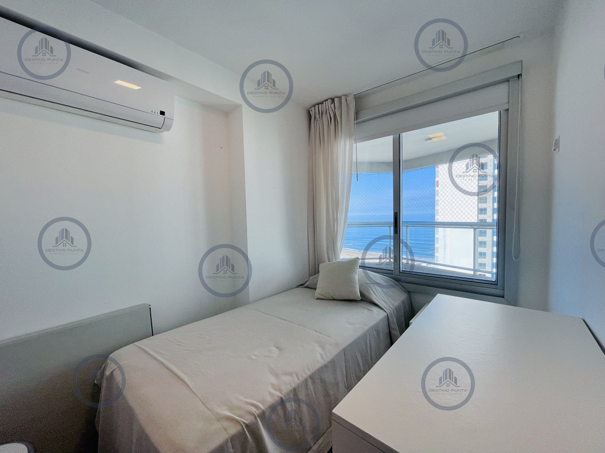 Apartamento ID.165 - Apartamento con Vista al Mar de 3 Dormitorios y Dependencia + Parrillero en Playa Brava, Punta del Este 