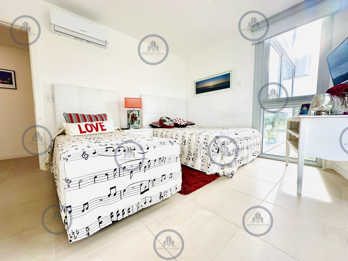 Apartamento ID.272 - Oportunidad en Venta Maravilloso departamento esquinero en Torre Le Parc, Playa Brava, Punta del Este