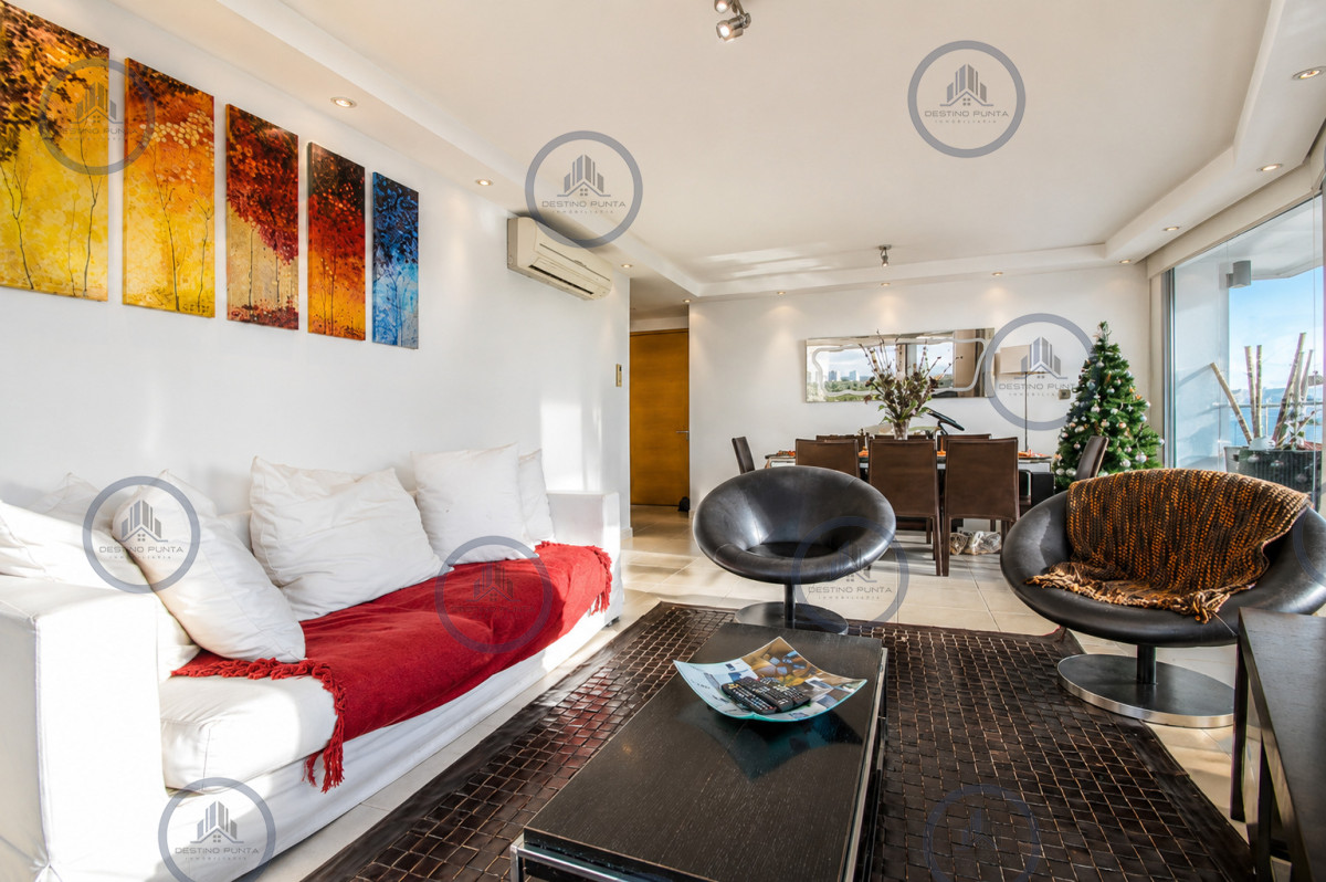Apartamento ID.87 - Apartamento de 3 Dormitorios y Dependencia en Playa Mansa, Punta del Este