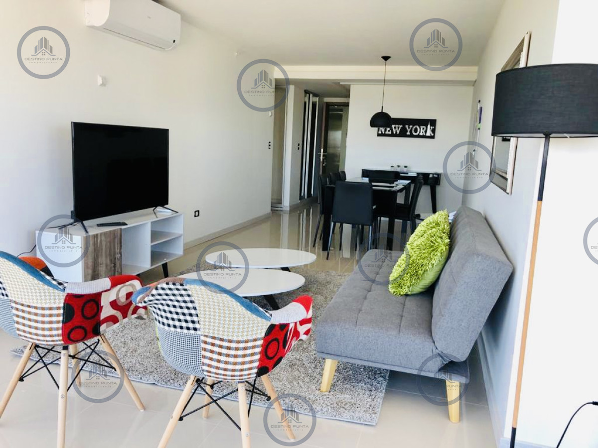 Apartamento ID.167 - Venta y alquiler temporario de apartamento piso alto en torre con servicios. Dos dormitorios más dependencia 
