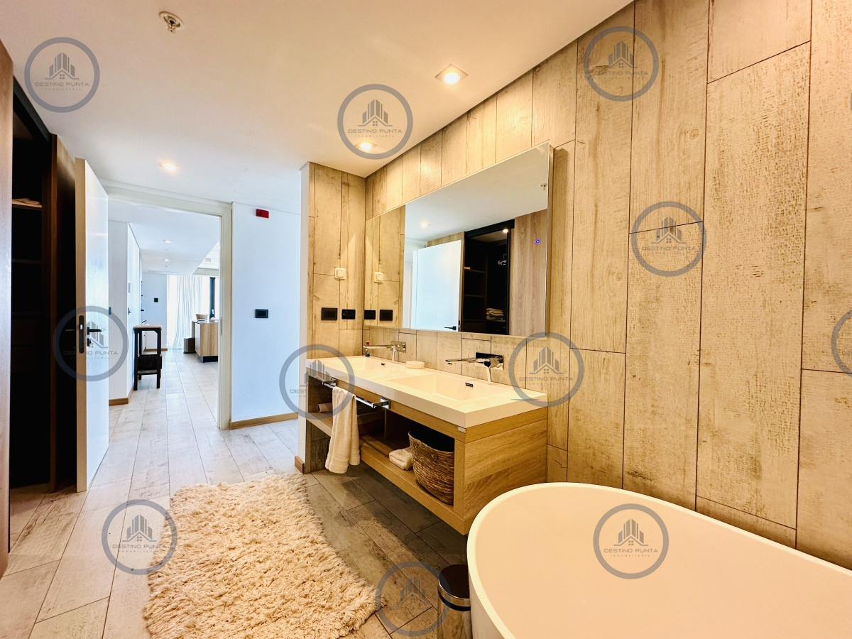 Apartamento ID.677 - Venta y alquiler de apartamento de tres dormitorios con tres suites moderno a estrenar, playa Brava