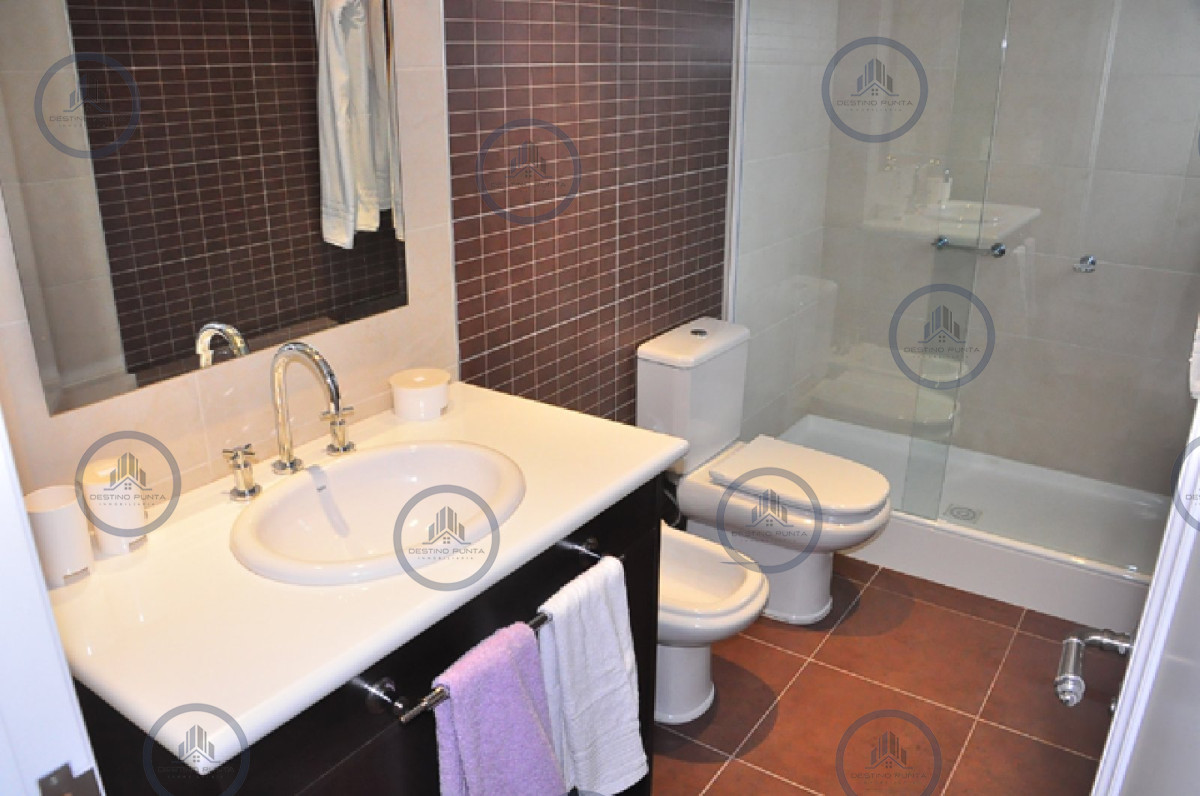 Apartamento ID.243 - Excelente Apartamento de 3 Dormitorios y Dependencia en Playa Brava - Venta y Alquiler