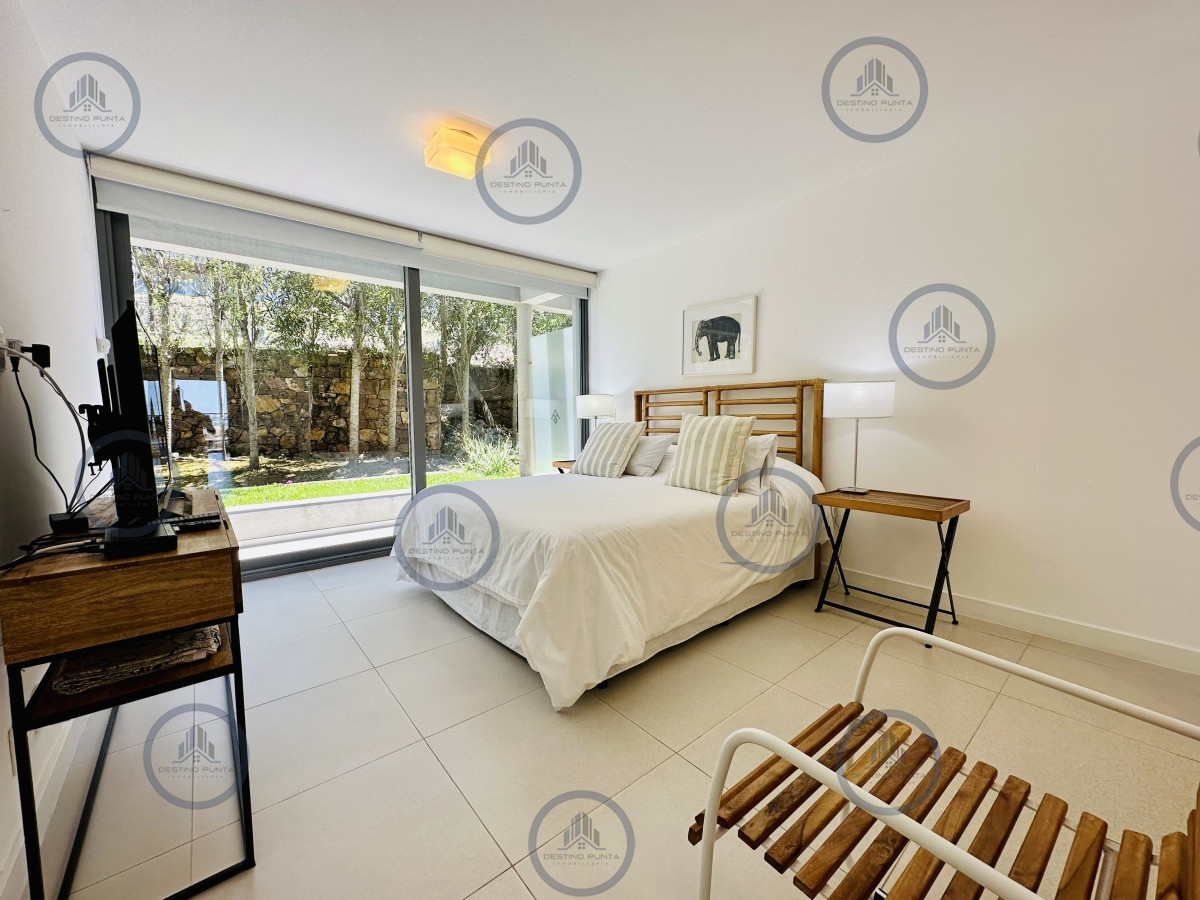 Apartamento ID.1690 - Venta y Alquiler temporario de apartamento moderno de dos dormitorios con parrillero en Punta Ballena