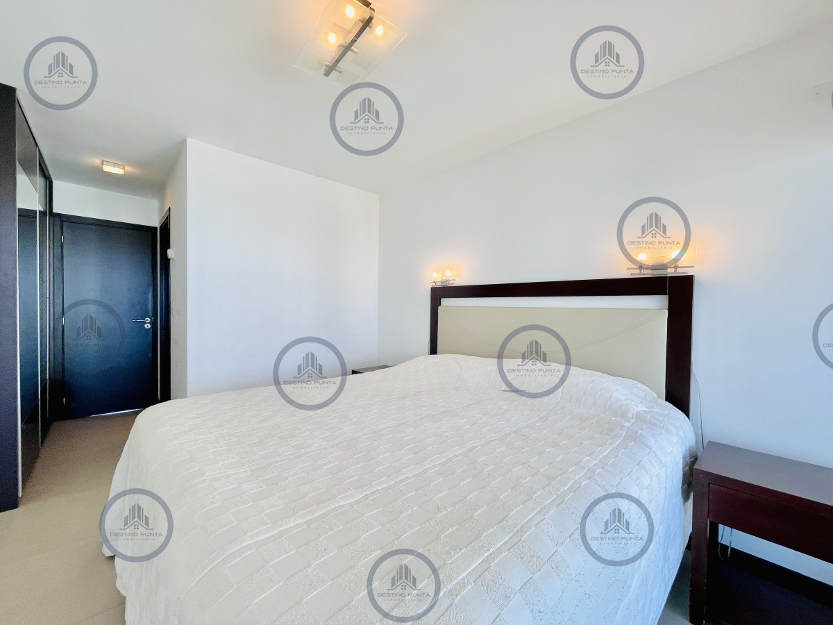 Apartamento ID.1660 - Apartamento de 2 Dormitorios, Vista al Mar y Parrillero en Playa Mansa, Venta