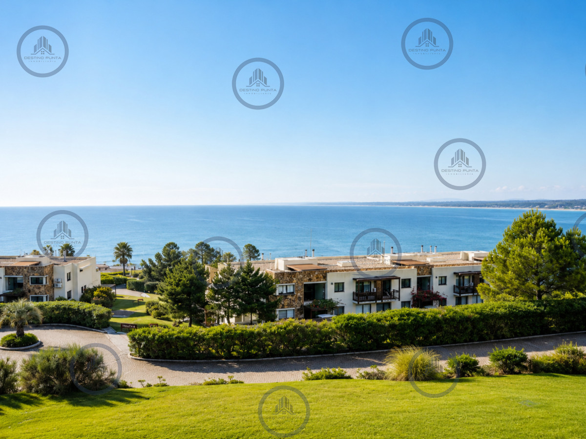 Apartamento ID.2462 - Excelente y amplio departamento duplex en venta de 3 dormitorios mas dependencia con parrillero, Punta Ballena