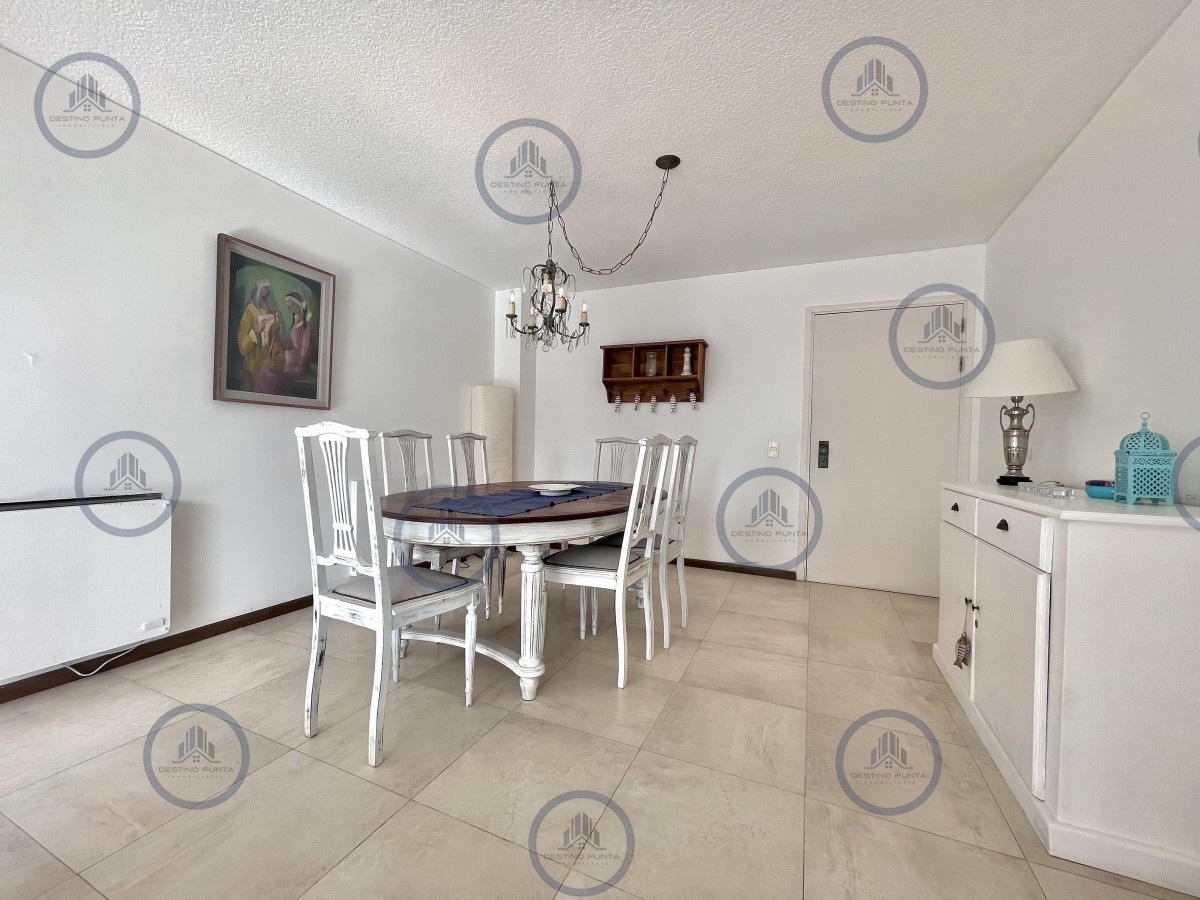 Apartamento ID.968 - Apartamento de 2 Dormitorios en Torre con Servicios - Playa Brava, Punta del Este