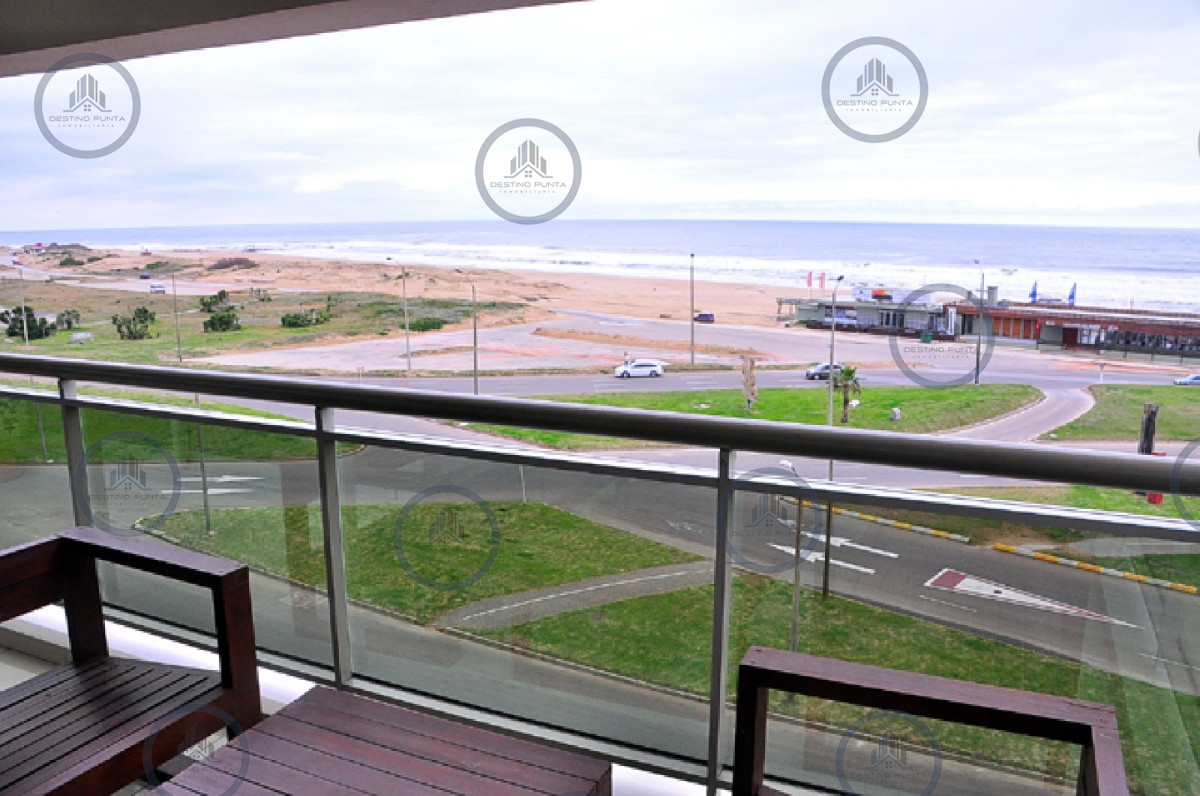 Apartamento ID.243 - Excelente Apartamento de 3 Dormitorios y Dependencia en Playa Brava - Venta y Alquiler
