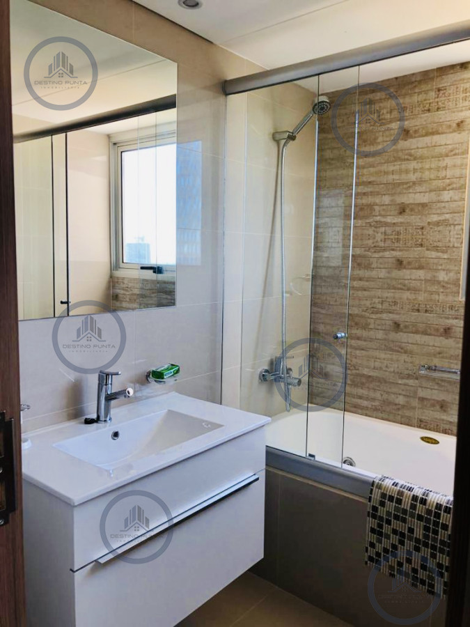 Apartamento ID.167 - Venta y alquiler temporario de apartamento piso alto en torre con servicios. Dos dormitorios más dependencia 