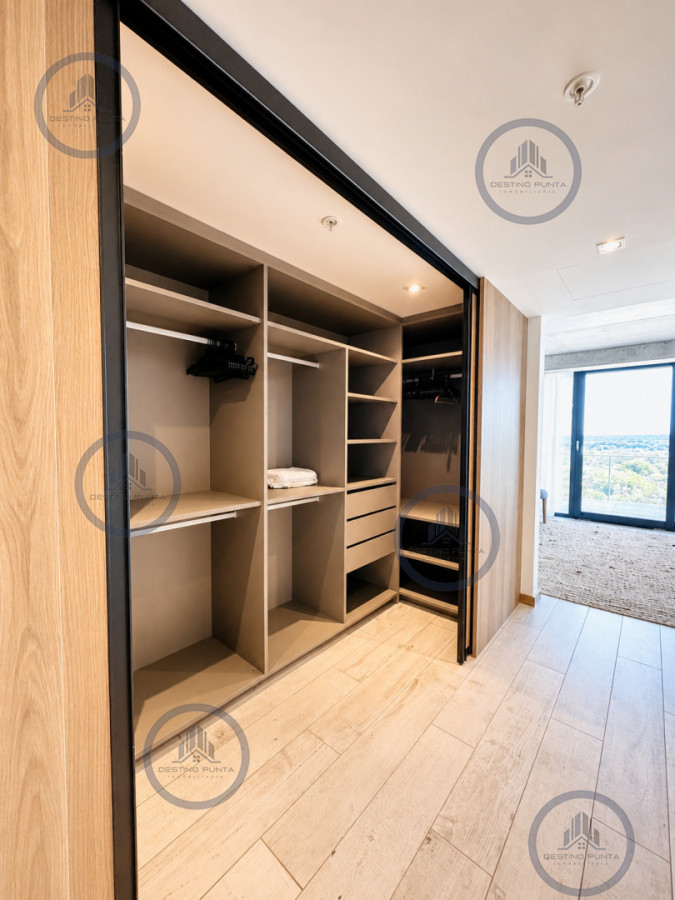 Apartamento ID.680 - Apartamento de 1 Dormitorio en Suite, piso alto de Torre Surfside Village, Punta del Este