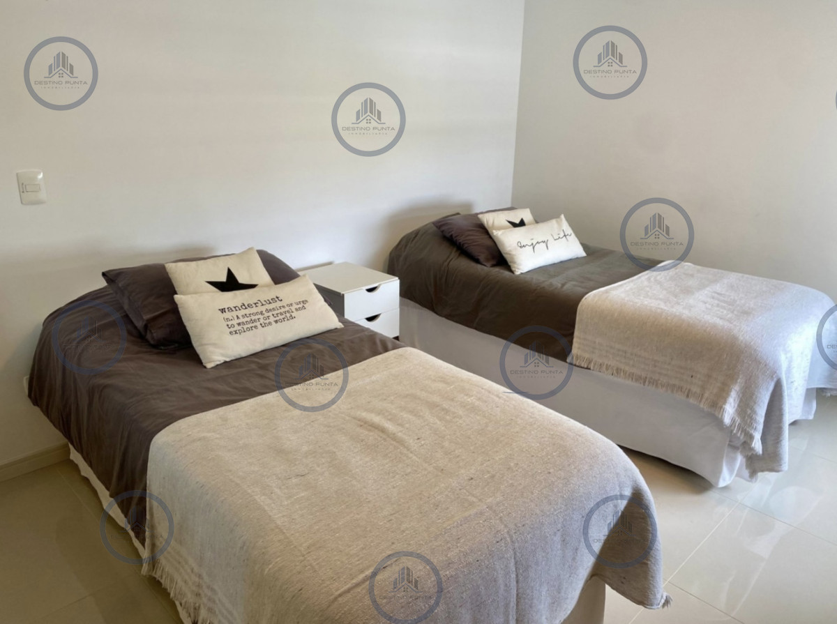 Apartamento ID.2896 - Alquiler temporal apartamento de 3 amplios dormitorios más dependencia con parrillero propio Playa Brava