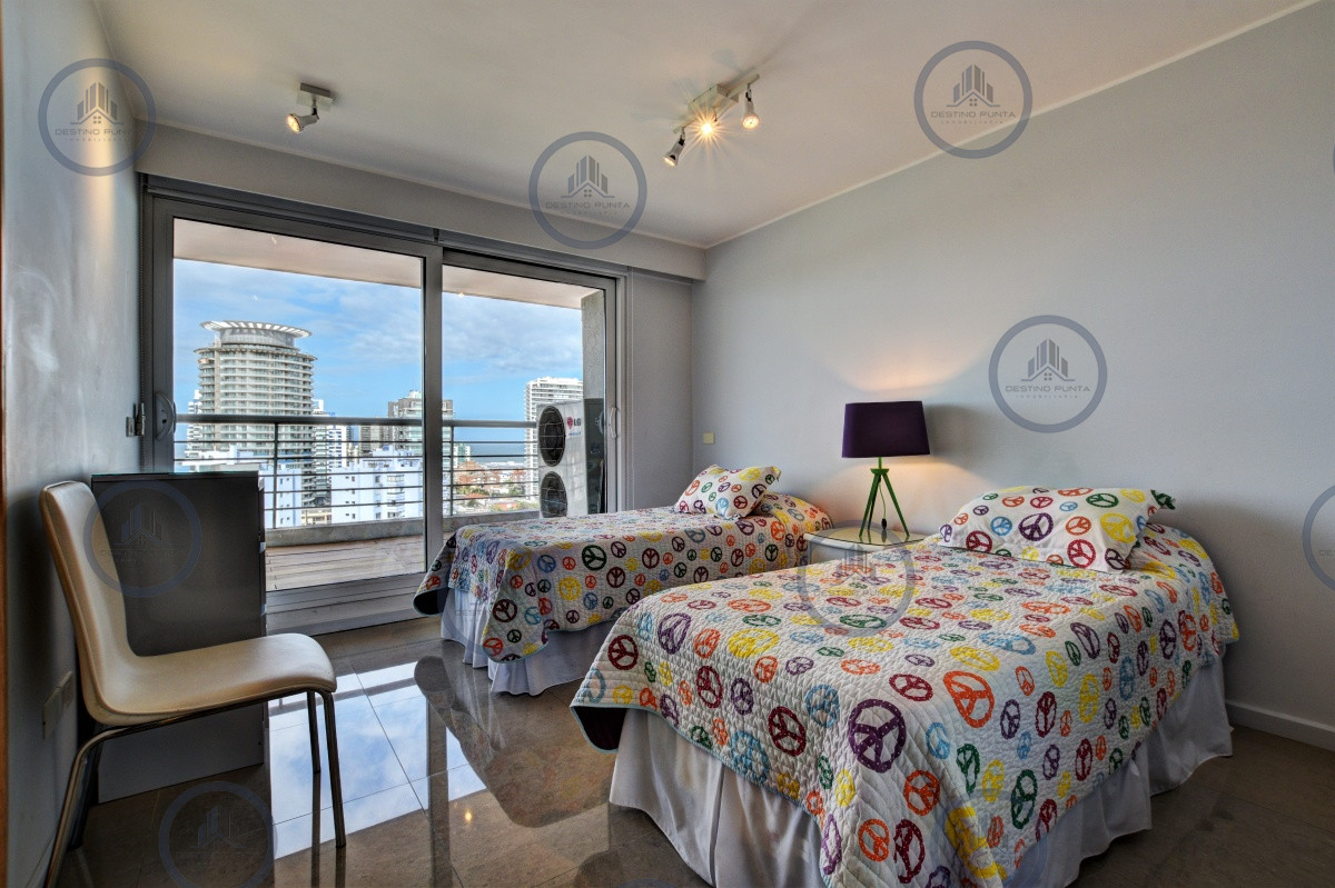 Apartamento ID.157 - Moderno apartamento de 3 Dormitorios y Dependencia Playa Mansa