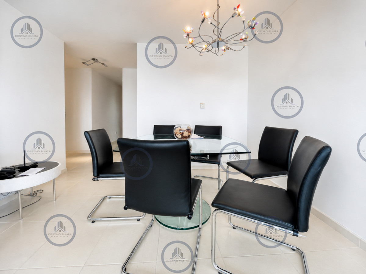 Apartamento ID.58 - Apartamento de 2 Dormitorios a metros del mar y torre moderna, playa Mansa, Punta del Este