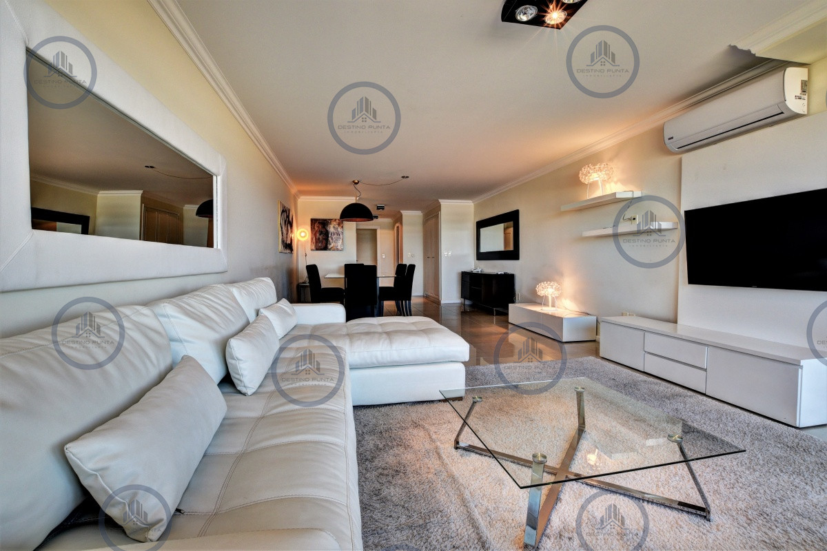Apartamento ID.238 - Apartamento de 3 Dormitorios en Imperiale, Frente al Mar  - Oportunidad en Venta