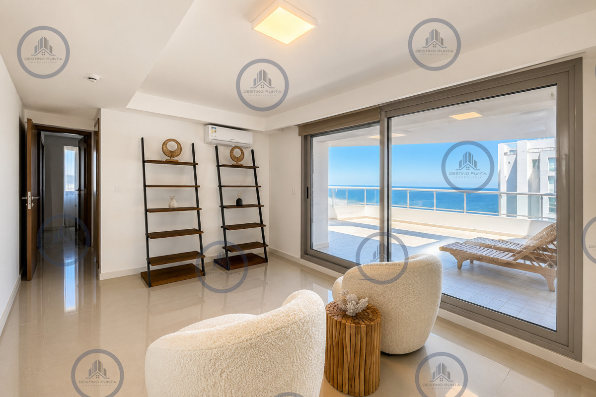 Apartamento ID.150 - Espectacular Penthouse Duplex con 4 Dormitorios + Dependencia y Terraza con Parrillero, en torre premium de Playa Brava, Punta del Este