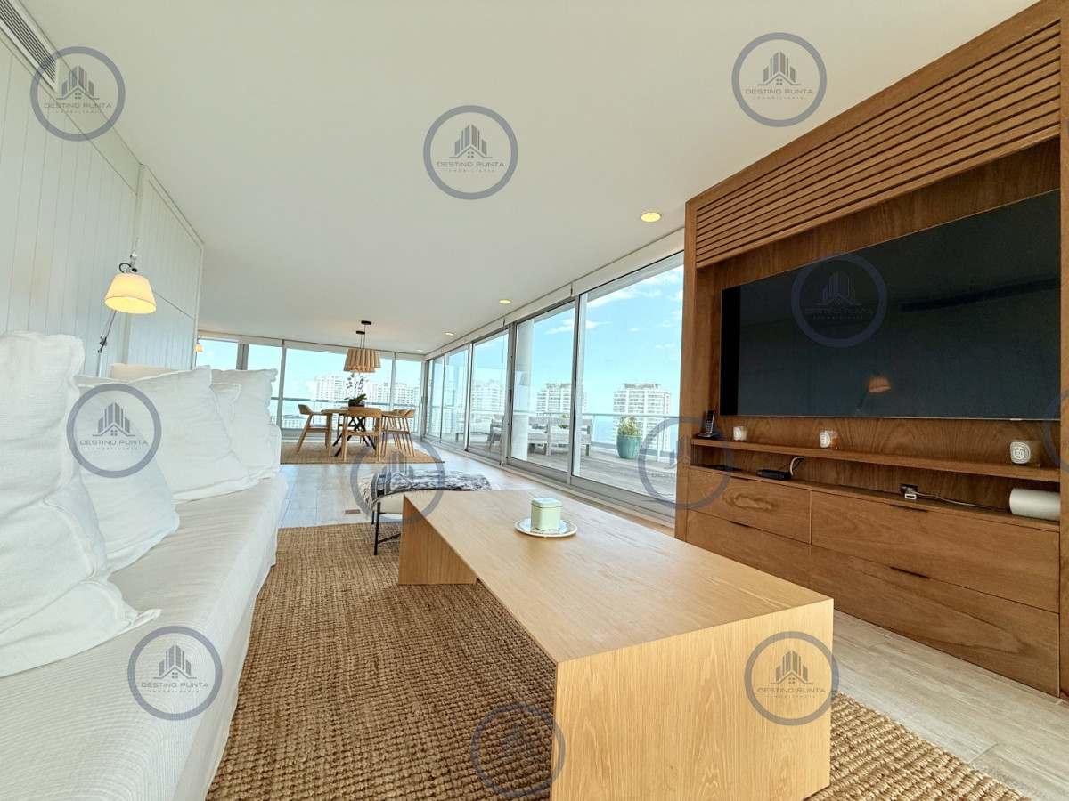 Apartamento ID.2036 - Apartamento Penthouse finamente decorado de 3 dormitorios con parrillero propio en venta, Roosevelt Brava, Punta del Este