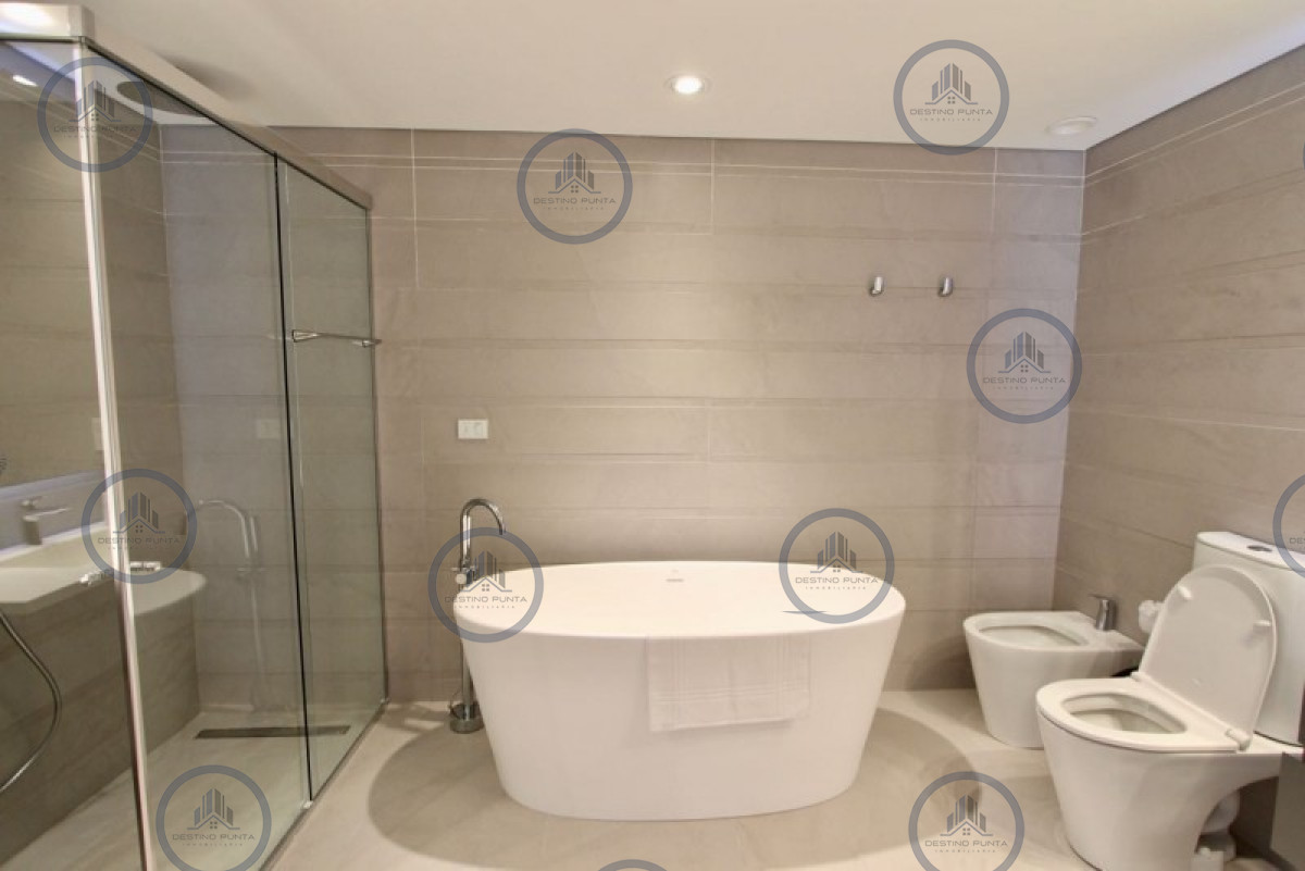 Apartamento ID.1651 - Alquiler temporario de apartamento Premiun central de tres dormitorios Le Parc III sobre Playa Brava