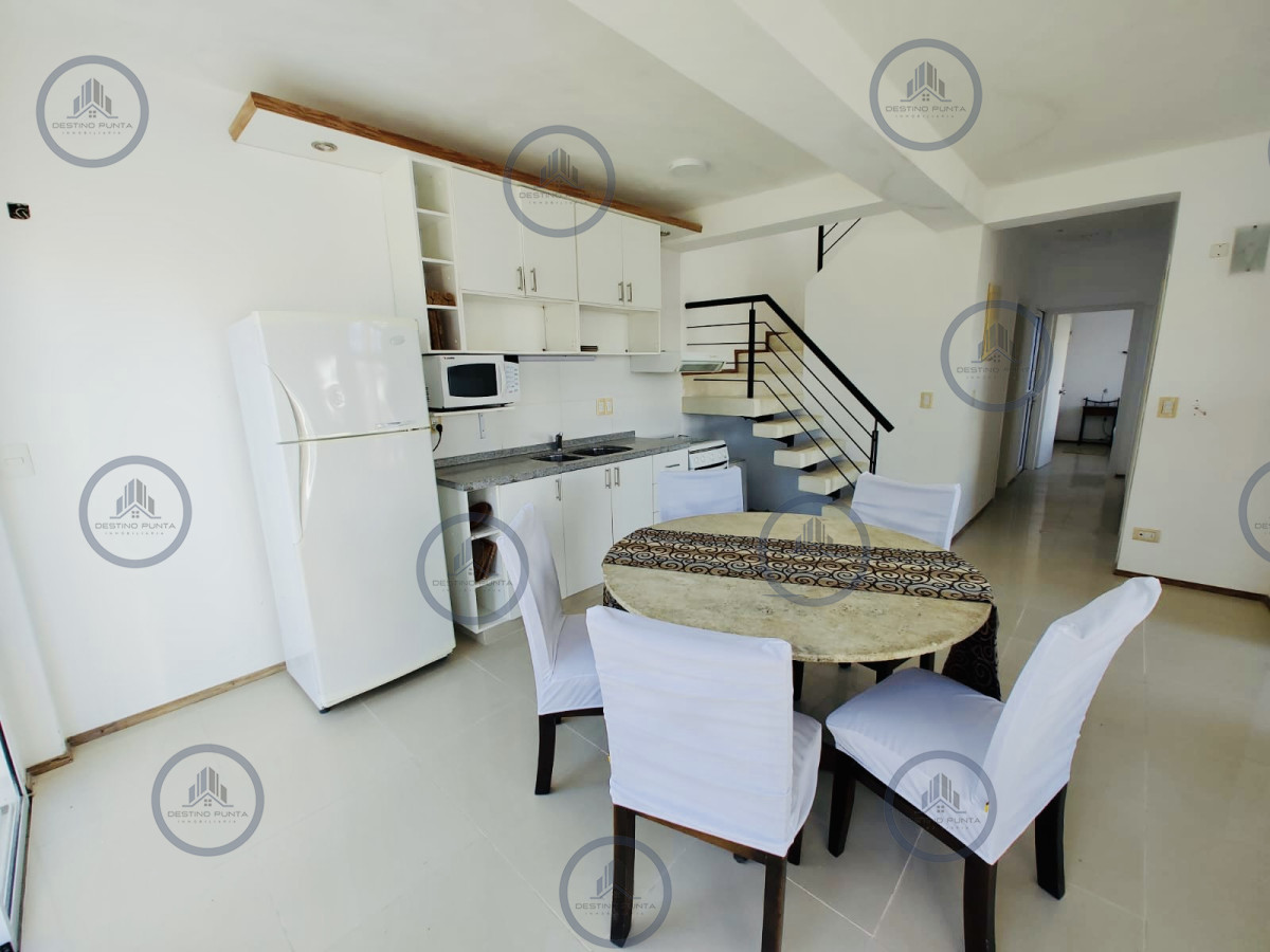 Alquiler temporario de apartamento duplex de dos dormitorios y parrillero en Manantiales — fotografía 3