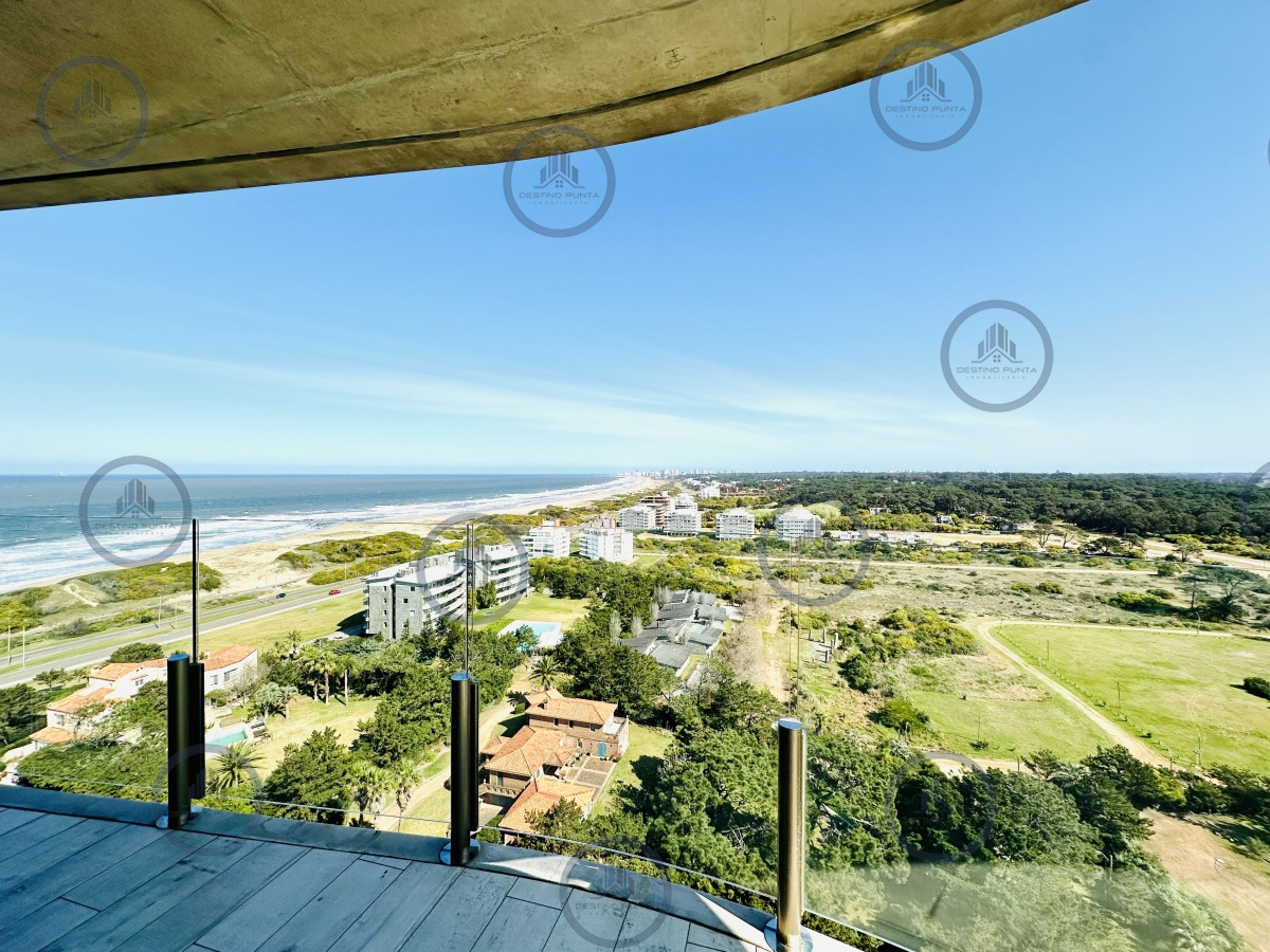 Apartamento ID.680 - Venta y alquiler de Apartamento de 1 Dormitorio en suite piso alto de Torre Surfside Village, Punta del Este