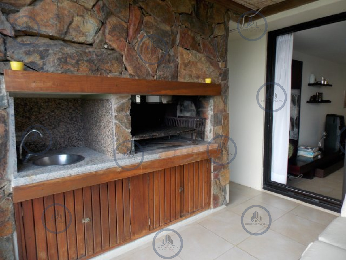 Apartamento ID.32 - Alquiler temporario de departamento esquinero de dos dormitorios mas dependencia de servicio, Punta Ballena