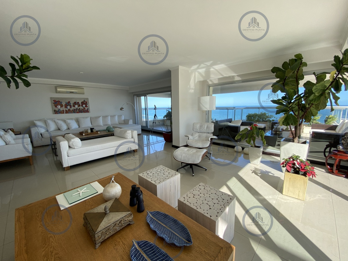 Excelente Apartamento de 3 Dormitorios y Dependencia Frente al Mar - Playa Brava — fotografía 3