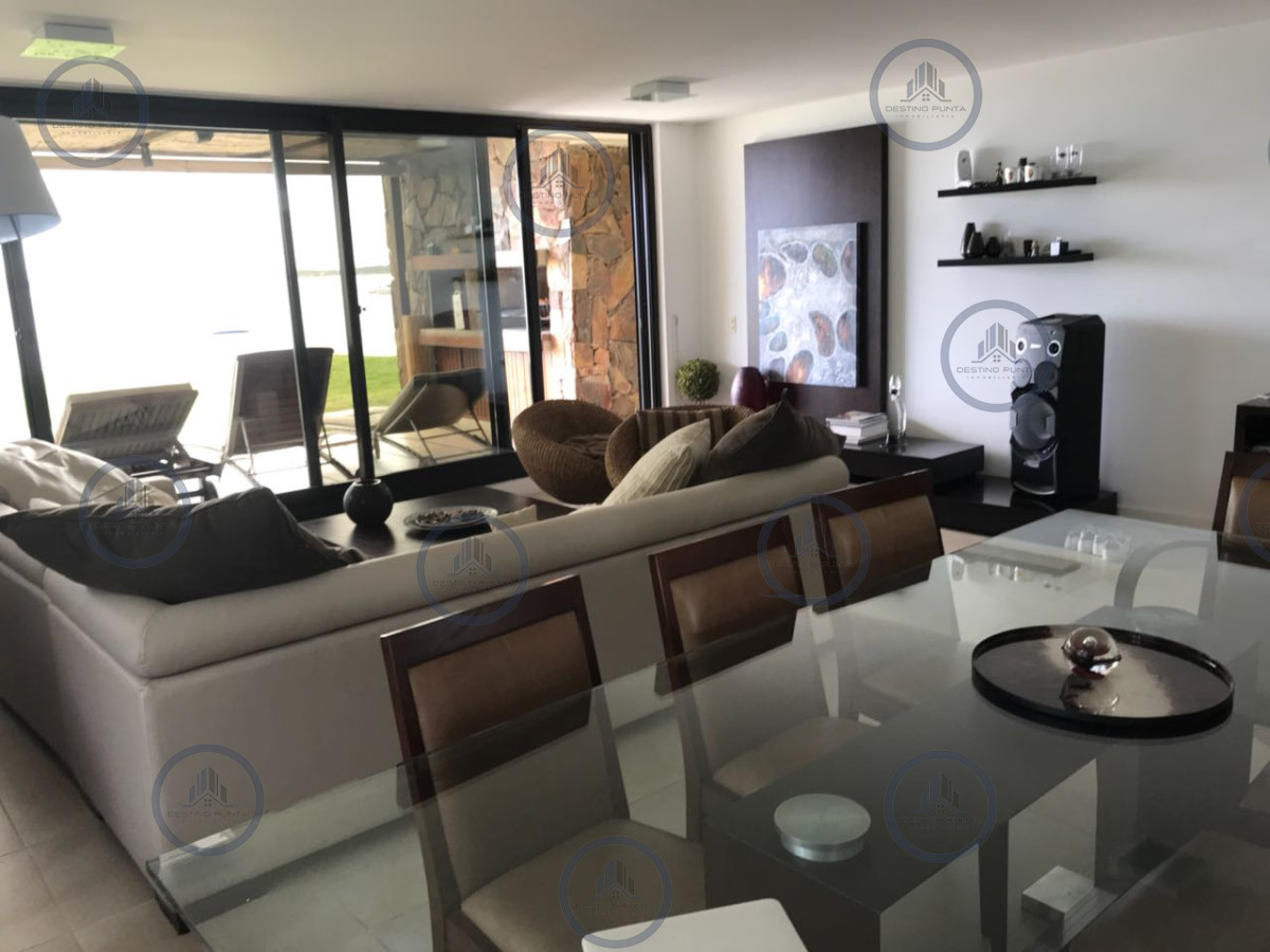 Apartamento ID.32 - Alquiler temporario de departamento esquinero de dos dormitorios mas dependencia de servicio, Punta Ballena