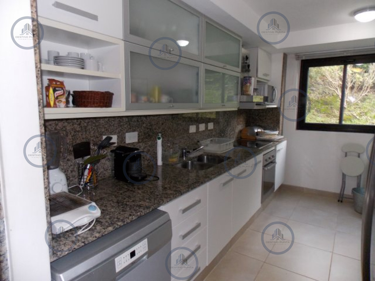 Apartamento ID.32 - Alquiler temporario de departamento esquinero de dos dormitorios mas dependencia de servicio, Punta Ballena