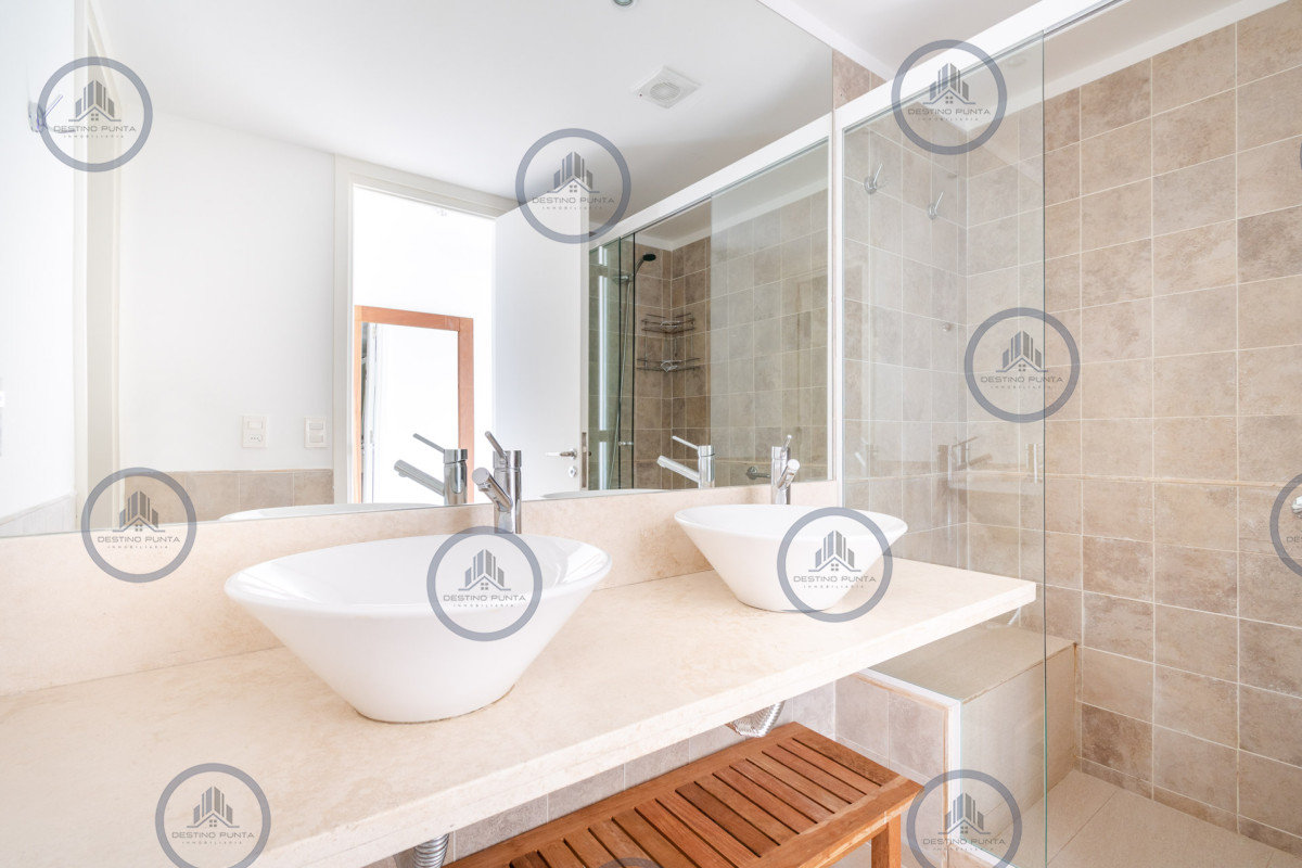 Apartamento ID.9 - Alquier temporario de amplio departamento de tres dormitorios con jardín, Punta Ballena
