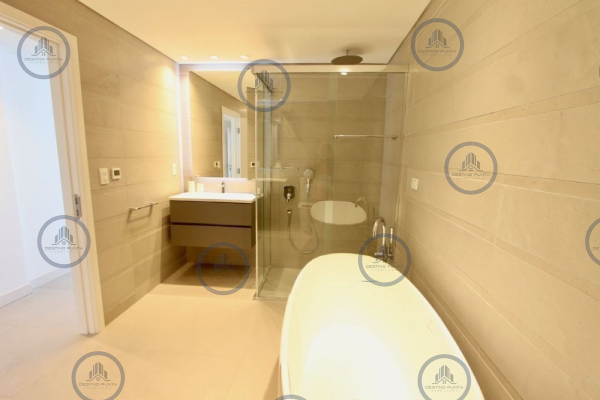 Apartamento ID.1651 - Alquiler temporario de apartamento Premiun central de tres dormitorios Le Parc III sobre Playa Brava