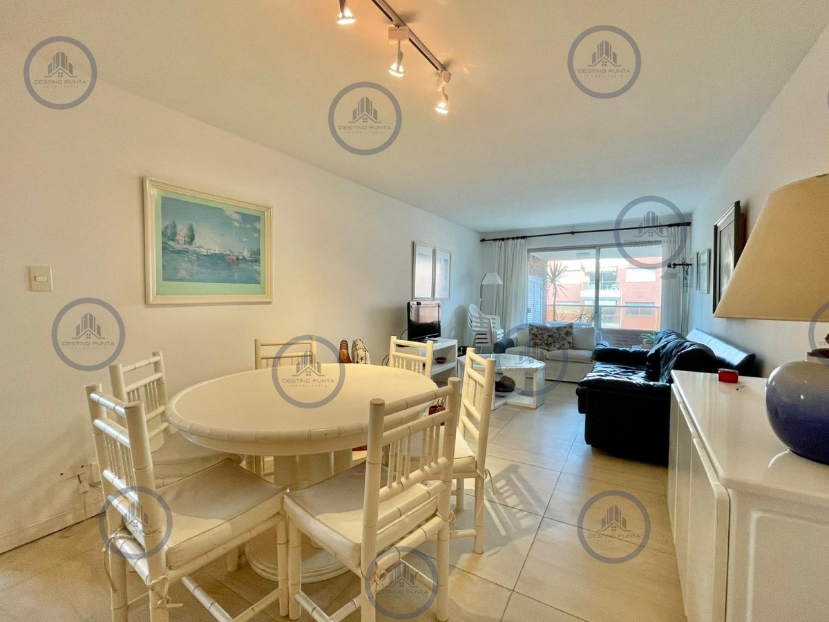 Apartamento de 3 Dormitorios Frente a Playa Mansa - Punta del Este — fotografía 2